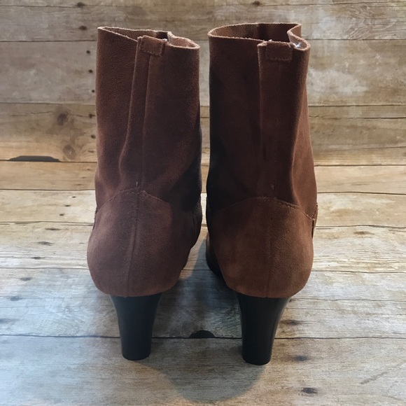 Markon camel colored suede boots. Size 9 1/2 - Picture 5 of 8